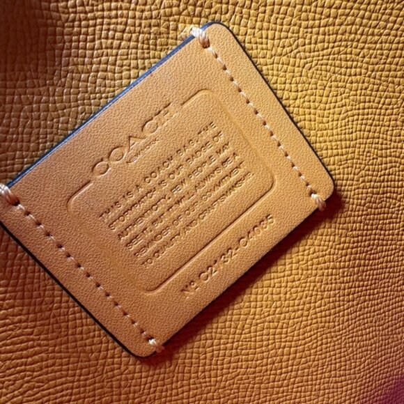 COACH MOLLIE 26 TOTE IN COLORBLOCK - Picture 4 of 13